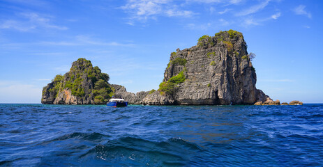 Fototapeta na wymiar Koh Haa is a group of Five Islands made of karstic limestone cliffs in the south of the Andaman Sea, west of Koh Lanta island in the Province of Krabi, Thailand
