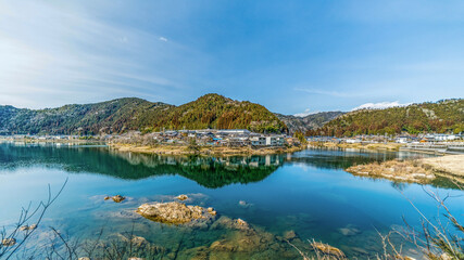 Obraz premium lake and A peaceful Japanese village