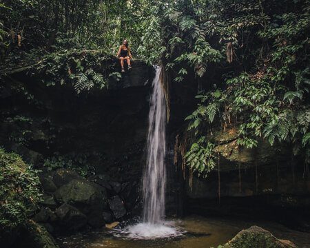 Turista em Cachoeira na serra do divisor, em M&acirc;ncio Lima, Acre 