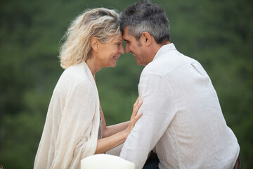 Obraz premium loving couple in the autumn park