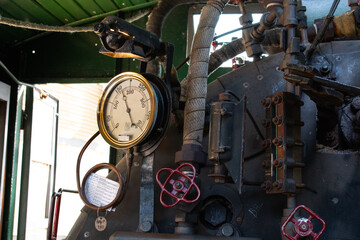 Train steam engine boiler gauges