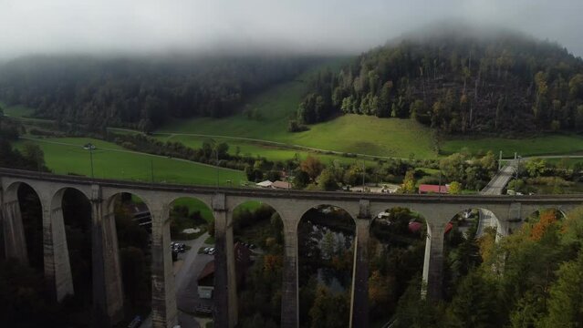 Viaduc de la Combe Maran: fantastic aerial view traveling in to the Viaduc