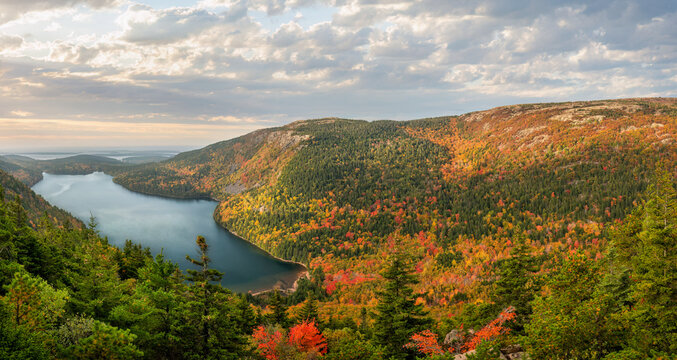 Autumn colors from Bubbles Trail in Acadia National Park - Maine 