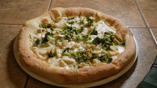 Chicken Alfredo pizza with broccoli 