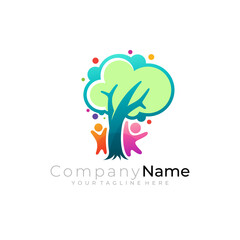 Obraz na płótnie Canvas Tree logo and family design combination, people care icon