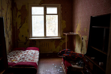 Abandoned living quarters in an old house before demolition - obrazy, fototapety, plakaty