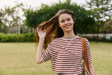 Naklejka premium woman beautiful walk lifestyle freedom happy t-shirt nature summer smiling park