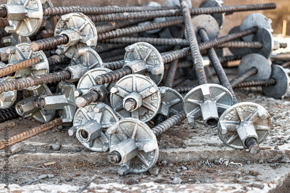 Poster nut and coupler for connecting formwork panels at a construction site. prefabricated formwork for fo