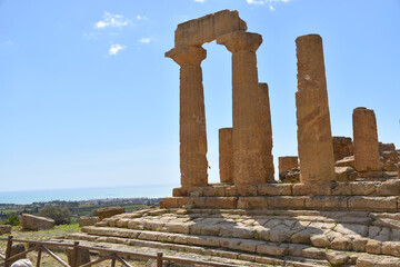 Fototapeta na wymiar Ruins of ancient temple (Agrigento,Sicily)