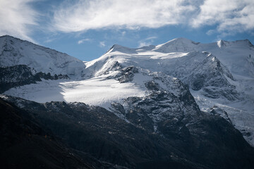 Fototapeta na wymiar Detailed view on the snowy peaks of the Morteratsch glacier, Switzerland