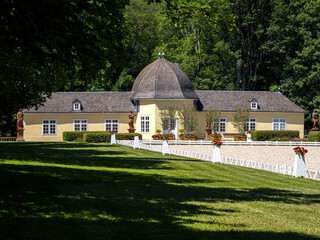 Bad Berleburg, Hochzeitspavillon im Park mit Reitanlage