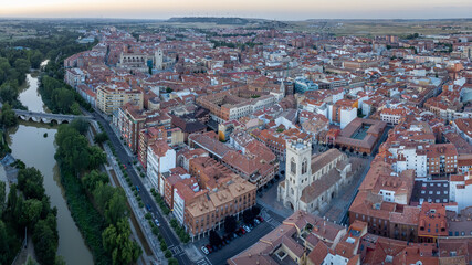 Obraz premium Sunset Splendor: Aerial Panorama of Palencia at Dusk, Spain