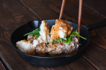 醤油味ソースの和風ハンバーグ。大根おろしと大葉をのせて。