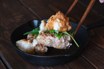 醤油味ソースの和風ハンバーグ。大根おろしと大葉をのせて。