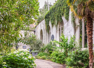 St Dunstan in the East Church Garden is a truly unique garden set within the ruins of a Wren church.