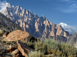 HIMALAYAN MOUNTAINS ABOVE HUNZA VALLEY IN NORTHERN PAKISTAN