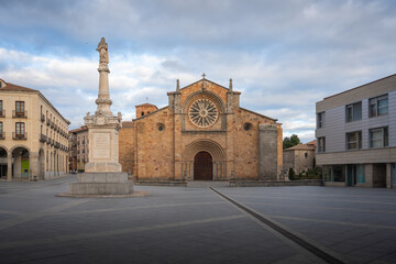Fototapeta na wymiar San Pedro Church at Plaza del Mercado Grande Square with Palomilla Monument - Avila, Spain