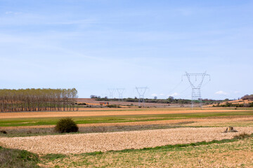 Tierras de Castilla y León atravesadas por torretas eléctricas