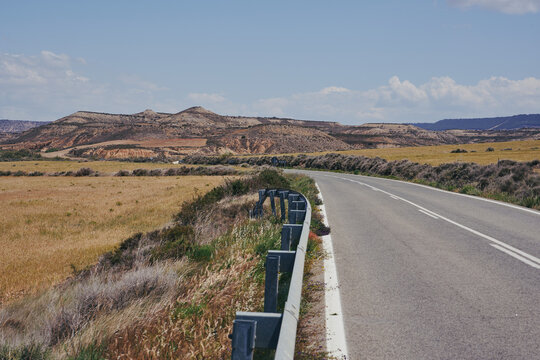 Route dans le d&eacute;sert