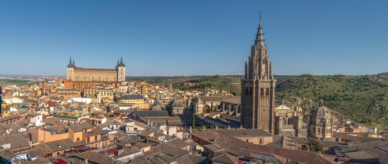 Obraz premium Panoramic aerial view of Toledo with Cathedral and Alcazar - Toledo, Spain
