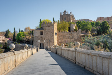 Obraz premium San Martin Bridge and Monastery of San Juan de los Reyes - Toledo, Spain