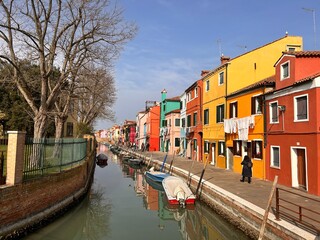 Fototapeta na wymiar Colourful houses across water canal