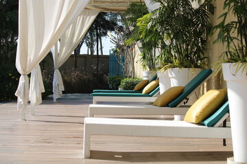 Obraz na płótnie Canvas lounge chairs in a resort