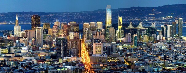 Fototapeta na wymiar City of Lights: Panoramic View of San Francisco's Downtown Financial District in the Evening, Showcased in Stunning 4K Resolution