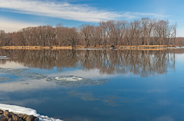 Quiet Waters on a Thawing Mississippi River