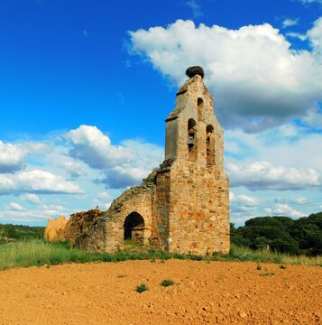 old ruins of a church in Caba&ntilde;as de Tera