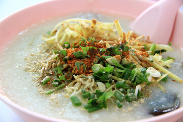 porridge, breakfast for everyone in ready-to-eat cups.