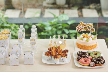 Delicious treats, water bottles and small guests for birthday party guests
