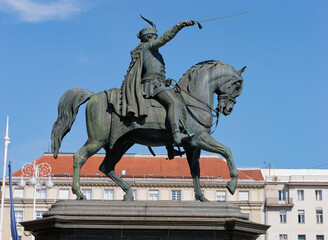 Obraz premium Statue of Ban Josip Jelacic placed in Ban Josip Jelacic Square with a sky in the background, Zagreb, Croatia 