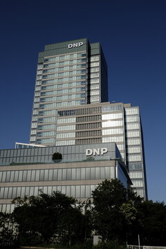ＤＮＰ　大日本印刷株式会社　本社社屋　（東京都新宿区市谷加賀町）　縦位置