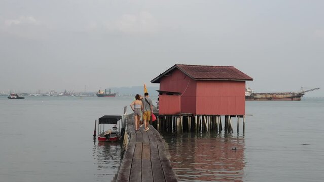  Chew Jetty UNESCO Chinese settlement listed with Chew clan wooden paths, colorful street art and buildings. It is known for its traditional food and shops.