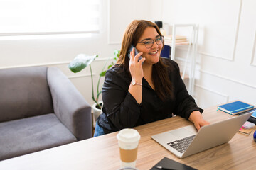 Cheerful businesswoman having a business call - obrazy, fototapety, plakaty