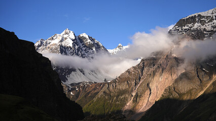 Enchanting Himalayan Horizons: Snow-Capped Peaks and Breathtaking Landscapes