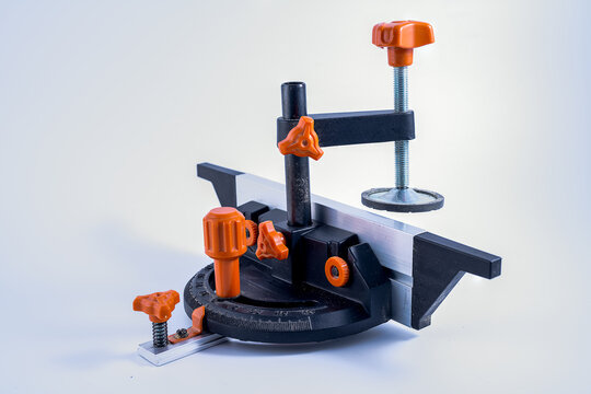 Table saw adjustable mitre gauge with attached clamp and aluminium rail