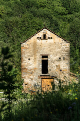 Fototapeta premium Isolated abandoned farm house in the mountain