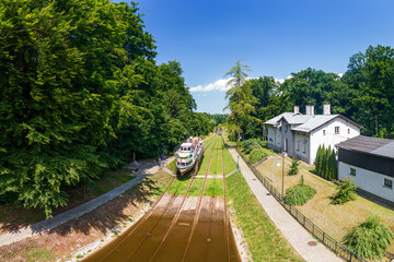 Żegluga Ostródzko-Elbląska - Rejsy statkiem po trawie. Kanał Elbląski. © Janusz Lipiński