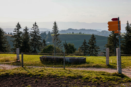 lush&uuml;tte jura fernblick gegenlicht schweiz