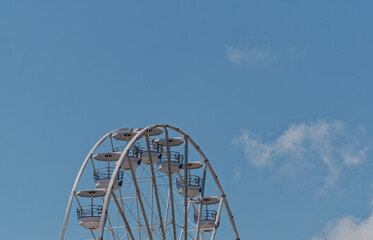 Grande roue (ou roue panoramique). Concept de vacances et de voyage. Royan, Nouvelle-Aquitaine, France