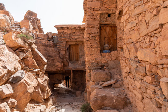 Hiking through the old Id Aissa agadir, an old granary in Amtoudi