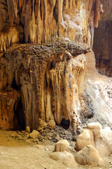 Fototapeta na wymiar Exploration de grottes 