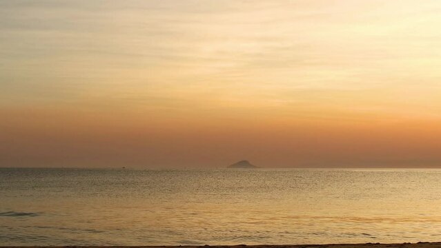 Nascer do sol na praia