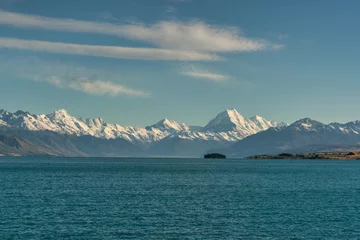 Fotobehang Aoraki/Mount Cook Mt Cook and the southern alps covered in snow at the far end of Lake Pukaki