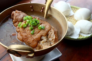 stewed pork leg