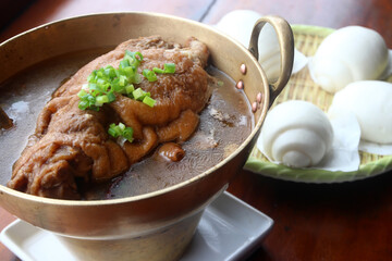 stewed pork leg