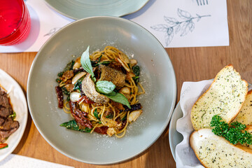 Spaghetti with Crispy Gourami Fish