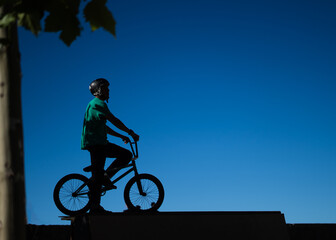 Fototapeta premium silhouette of a bmx rider on the top of a rump